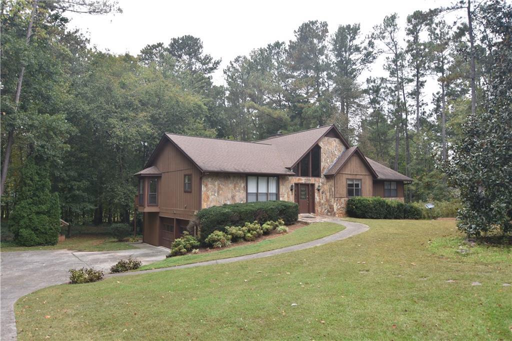 3765 Cochran Lake Rd in Marietta, GA - Building Photo
