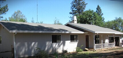 16407 Alexandra Way in Grass Valley, CA - Building Photo - Building Photo