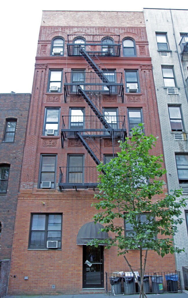 242 E 83rd St in New York, NY - Building Photo - Building Photo