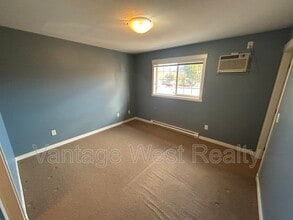 124-124 Mills Rd in Kelowna, BC - Building Photo - Building Photo