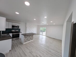 5206 W Hunter Dr in Salt Lake City, UT - Building Photo - Building Photo