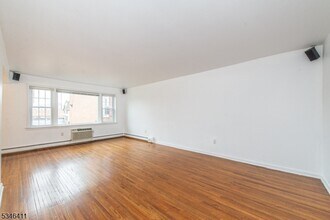 605 Grove St in Clifton, NJ - Building Photo - Building Photo