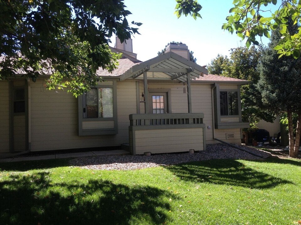 932 Azure Cir in Colorado Springs, CO - Building Photo