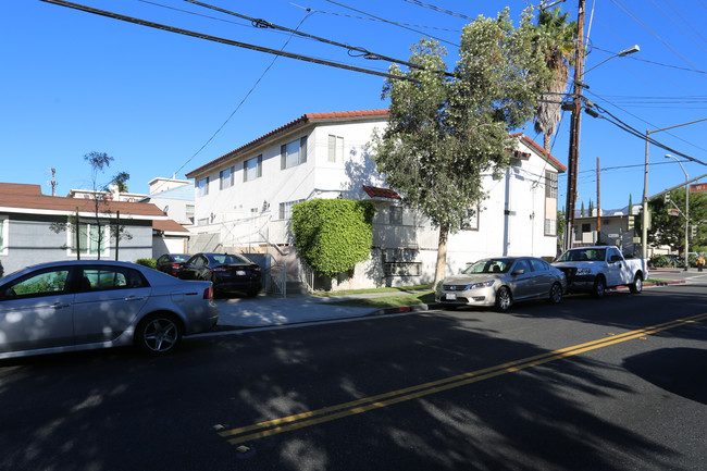 1022 E Wilson Ave in Glendale, CA - Foto de edificio - Building Photo