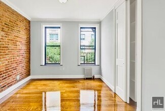 E 100TH ST. in New York, NY - Foto de edificio - Building Photo