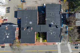 Cambridge Court in Cambridge, MA - Foto de edificio - Building Photo