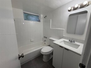 16851 NE 18th Ave in North Miami Beach, FL - Building Photo - Building Photo