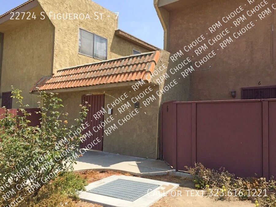 22724 S Figueroa St in Carson, CA - Building Photo