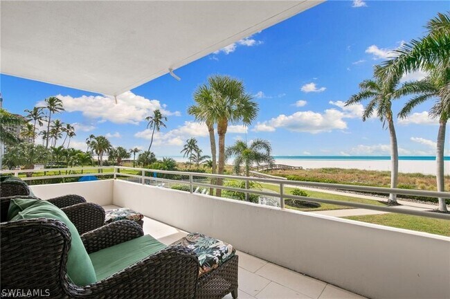 240 Seaview Ct in Marco Island, FL - Foto de edificio - Building Photo