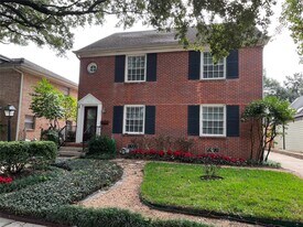 2121 Milford St in Houston, TX - Building Photo