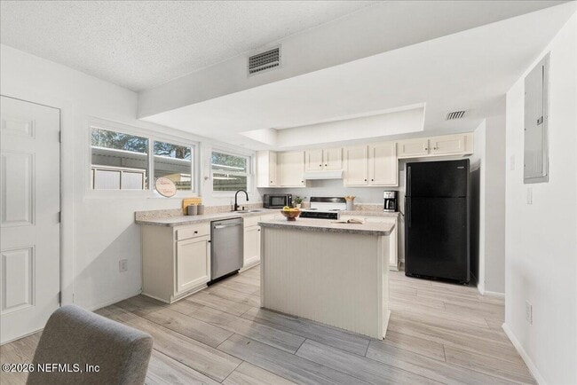 8140 Sutton Pl N in Jacksonville, FL - Building Photo - Building Photo