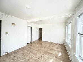 304 Elizabeth Ave, Unit 2 in Pittsburgh, PA - Building Photo - Building Photo