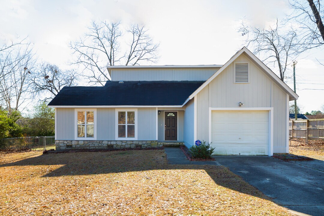 7014 Pantego Dr in Fayetteville, NC - Building Photo