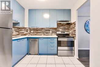 155 Hillcrest Ave in Mississauga, ON - Building Photo - Building Photo