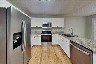 2530 Lorne Ct SW in Marietta, GA - Building Photo - Building Photo