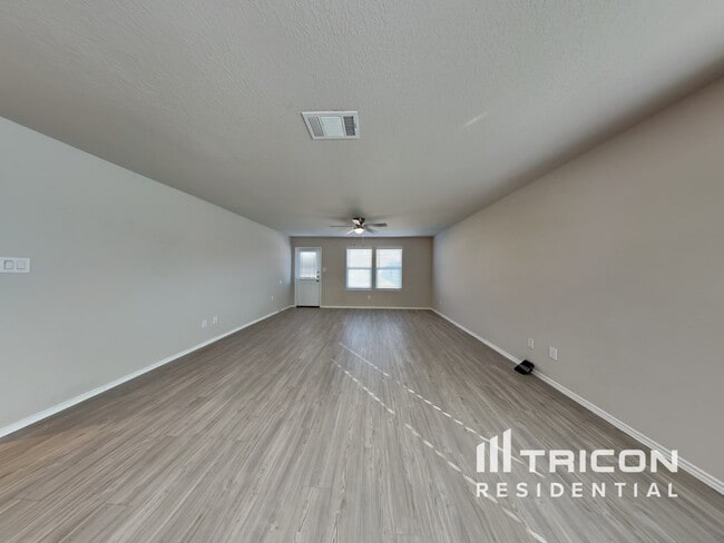5531 Basil Chase in Converse, TX - Building Photo - Building Photo