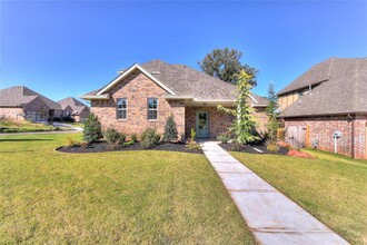 2201 Hermoso Way in Edmond, OK - Building Photo - Building Photo