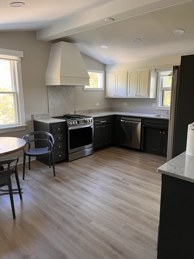 633 Glenview Ave, Unit 2 in Highland Park, IL - Building Photo - Building Photo