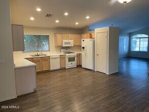 8006 W Adam Ave in Peoria, AZ - Building Photo - Building Photo