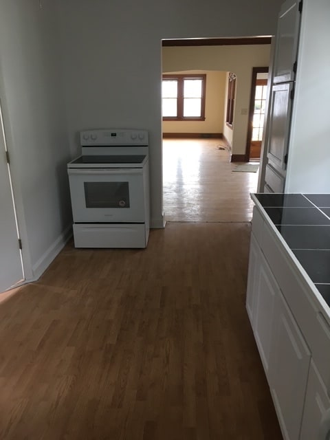 1649 N Warren Ave, Unit Lower