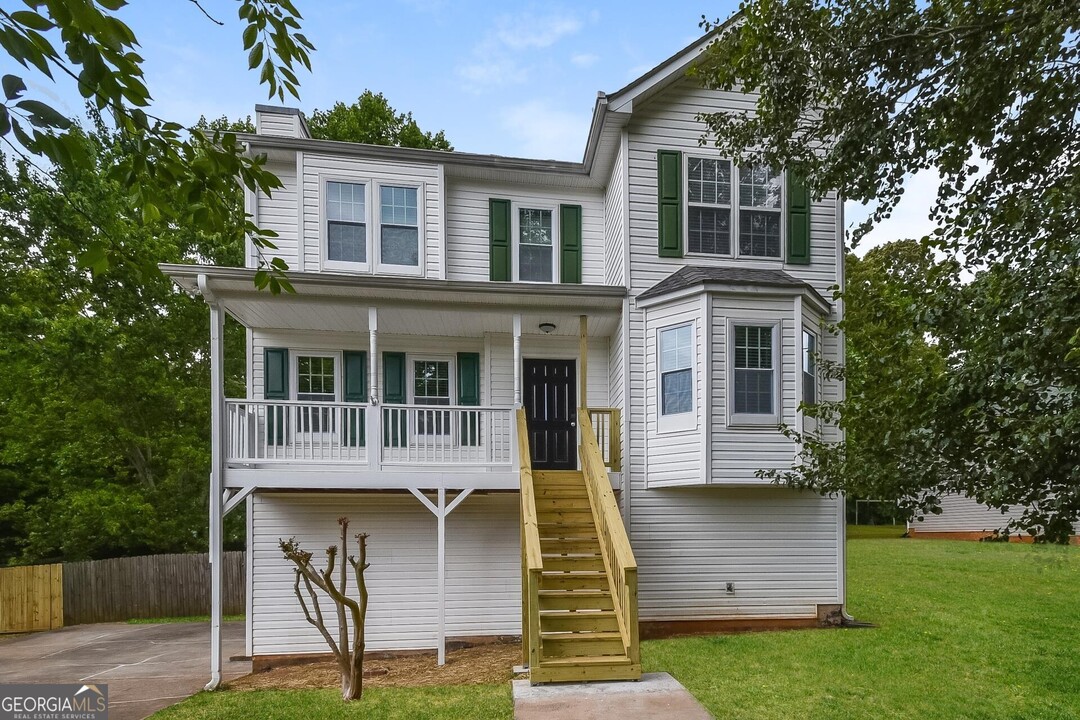 245 Cedars Glen Cir in Villa Rica, GA - Foto de edificio