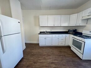 906 Charlotte St, Unit 906 in Davenport, IA - Building Photo - Building Photo