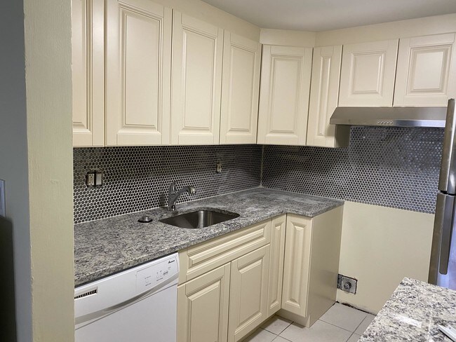 644 NW 13th St-Unit -016 in Boca Raton, FL - Building Photo - Building Photo