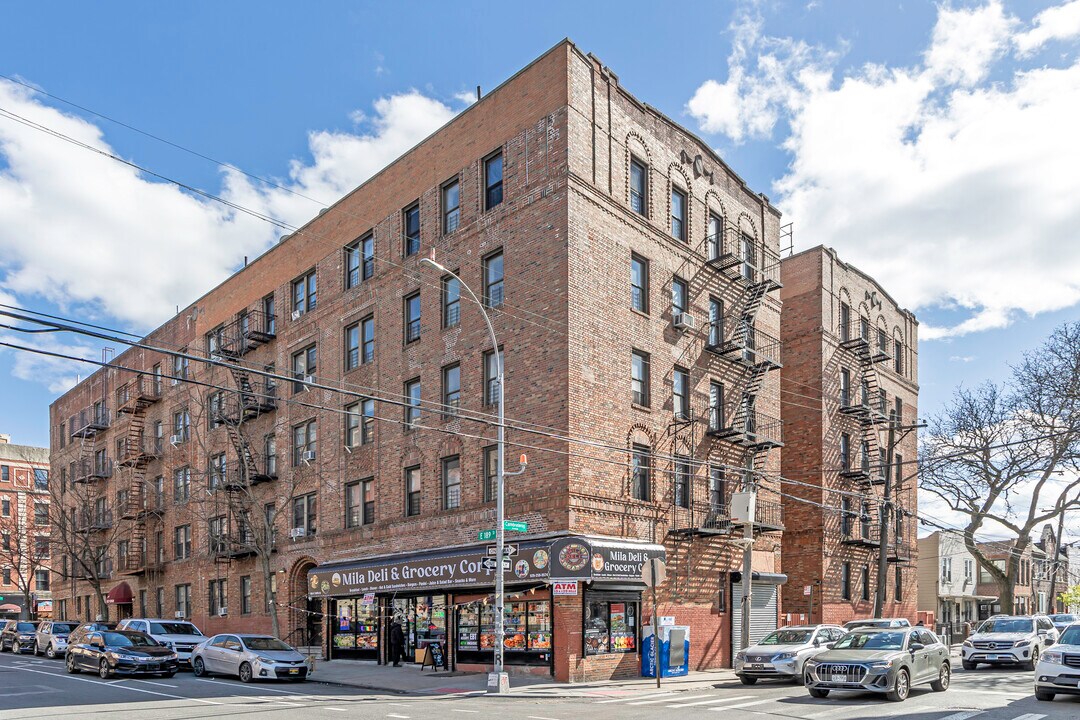 684 E 189th St in Bronx, NY - Building Photo
