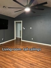 546 Glenvale Dr in Houston, TX - Building Photo - Building Photo