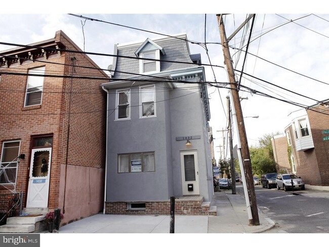property at 1432 E Palmer St