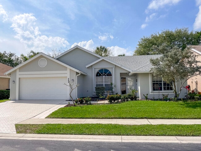 252 Moccasin Trail W in Jupiter, FL - Building Photo - Building Photo