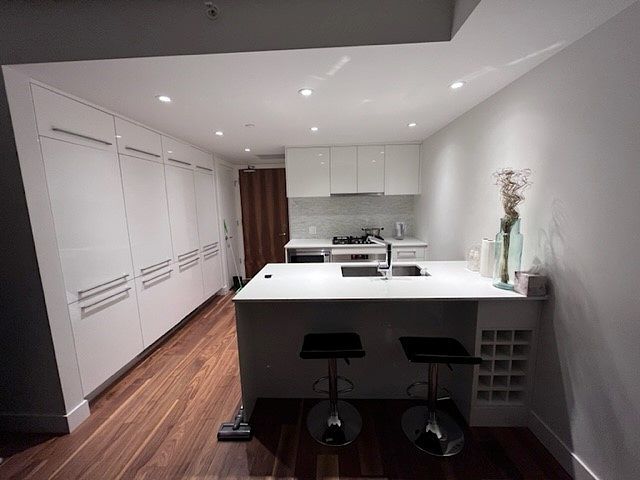 1025 5 Ave SW in Calgary, AB - Building Photo - Building Photo