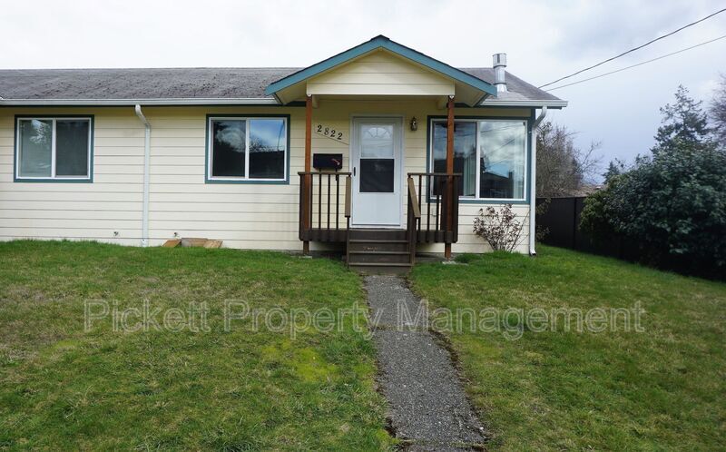 2822 Walnut Ct in Bremerton, WA - Building Photo
