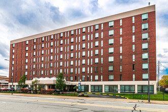 Skyline Tower - Income Based for Seniors 62+ in Cleveland, OH - Building Photo - Building Photo