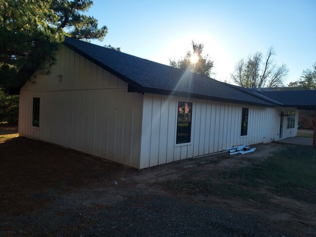 10400 NE 21st St in Nicoma Park, OK - Building Photo - Building Photo