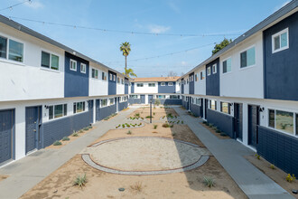 422-36 Front Street in Covina, CA - Building Photo - Building Photo