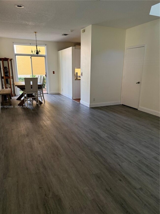 11383 Lakeview Dr in Coral Springs, FL - Building Photo - Building Photo