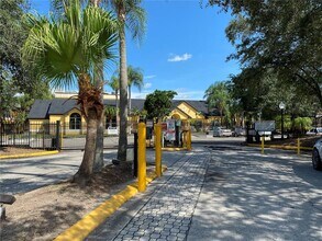 4560 Commander Dr in Orlando, FL - Building Photo - Building Photo