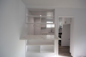 5117 Laurel Canyon Blvd in Los Angeles, CA - Building Photo - Building Photo