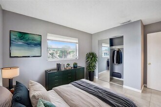 5186 NE 6th Ave in Oakland Park, FL - Foto de edificio - Building Photo