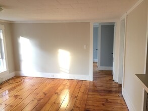 7 Wells St, Unit Apt 4 in Enfield, NH - Building Photo - Building Photo