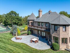 2 Sunset Ln in Saint James, NY - Building Photo - Building Photo