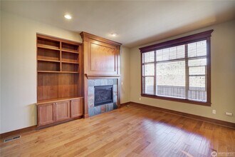 2430 NW Stoney Creek Dr in Issaquah, WA - Building Photo - Building Photo