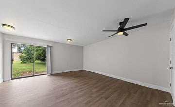 8 Continental Dr in Brownsville, TX - Building Photo - Building Photo