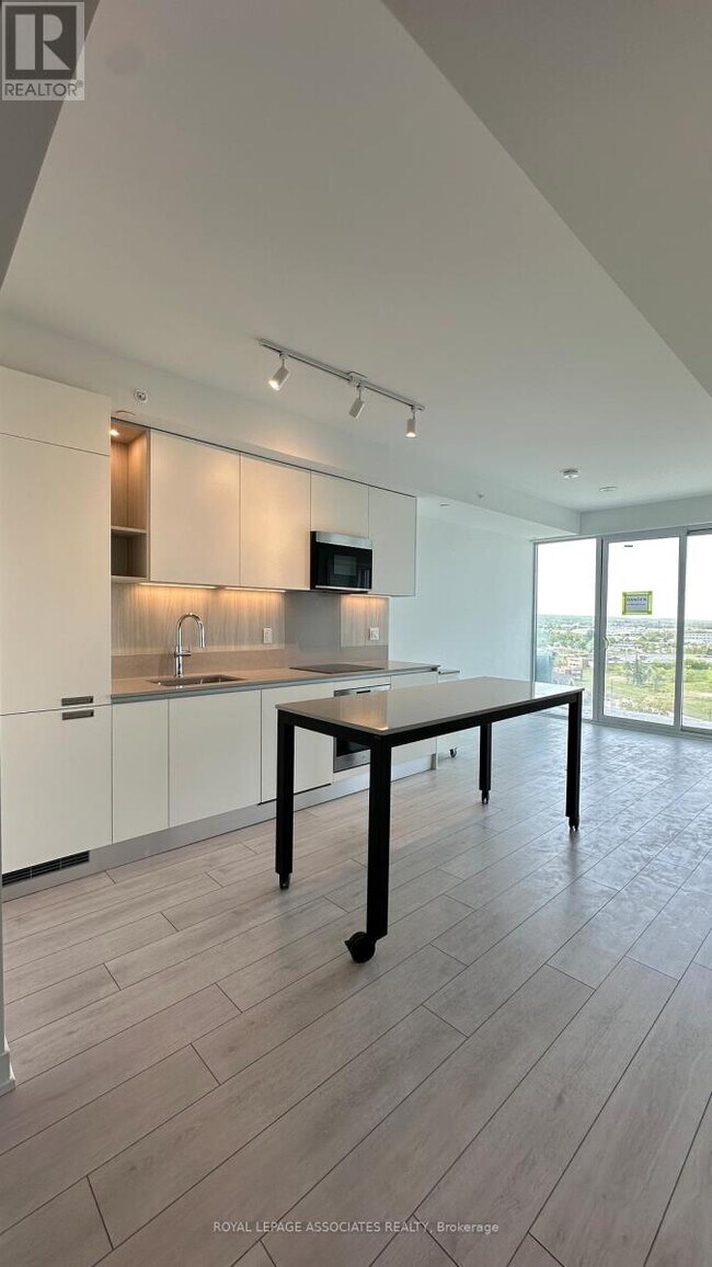 39 Mary St in Barrie, ON - Building Photo - Building Photo