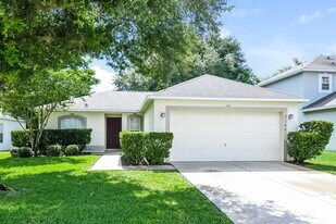 2104 Aitkin Loop in Leesburg, FL - Building Photo