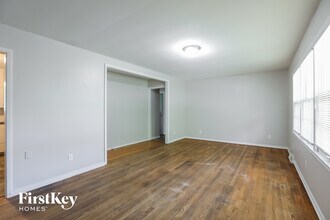 8310 Kentucky Ave in Raytown, MO - Building Photo - Building Photo
