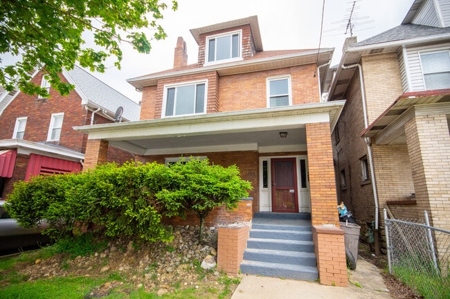 1948 Broadway Ave in Pittsburgh, PA - Building Photo - Building Photo