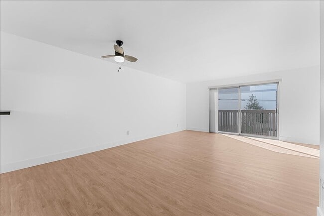 719 N Eucalyptus Ave in Inglewood, CA - Foto de edificio - Building Photo