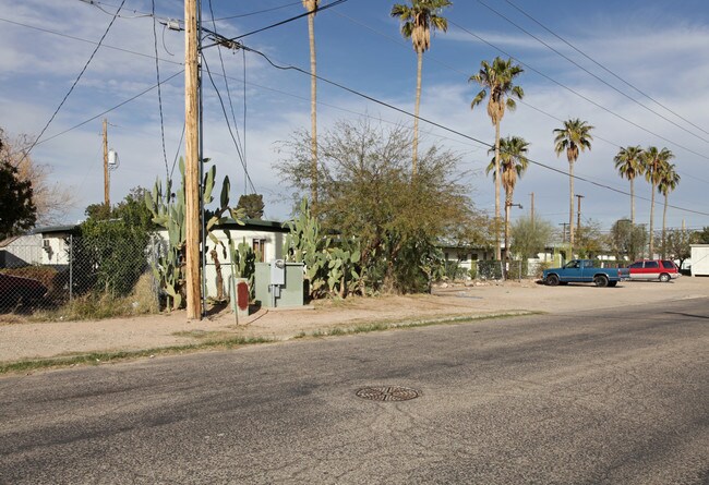 Palm Tree Apartments in Tucson, AZ - Building Photo - Building Photo